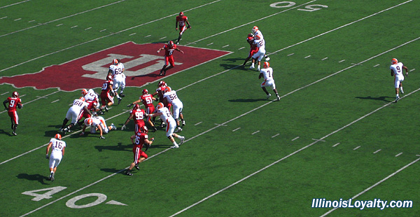 1st quarter action.  Juice Williams runs for a 1st down.