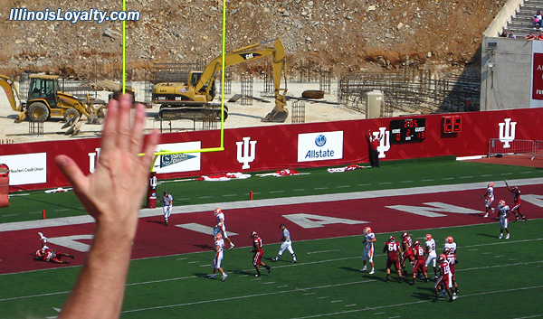The Hoosiers get on the board via a Kellen Lewis 7 yard pass to James Hardy.  Illinois leads 13-7.