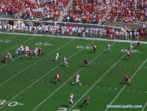 On 3rd and 6, Juice Williams completes a pass to Arrelious Benn for 18 yards.