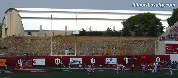 4th quarter.  Rashard Mendenhall runs 5 yards for a touchdown.  Illinois leads 27-7.