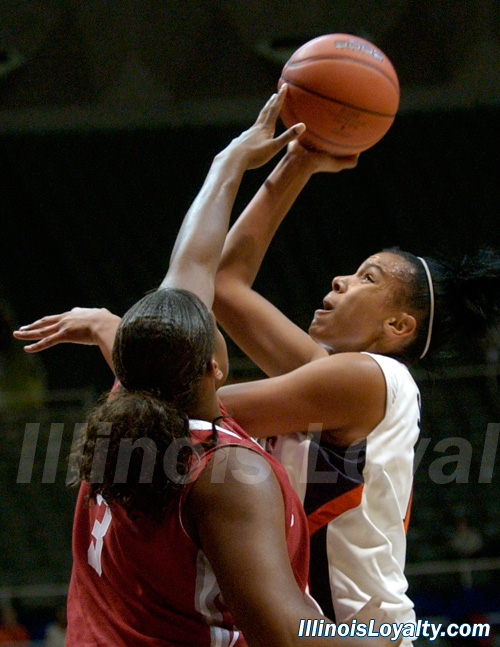 Jenna Smith has her shot tipped by Oklahoma's Courtney Paris.