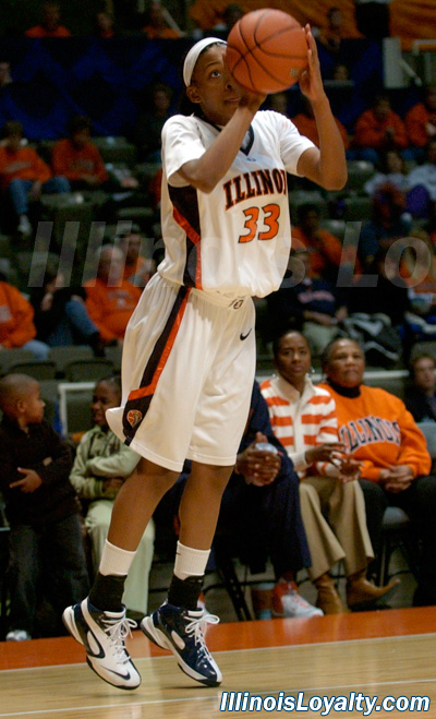 Illinois Chelsea Gordon attempts a three pointer.  Gordon led the Illini with 16 points.