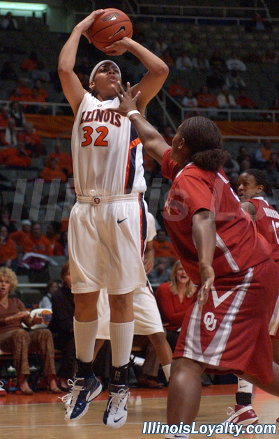 Illinois' Danyel Crutcher finished with 15 points and 9 rebounds.