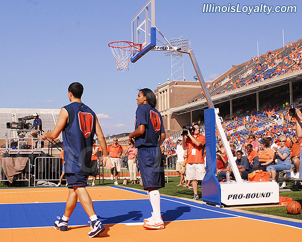 Illinois - The World's Biggest Basketball Practice