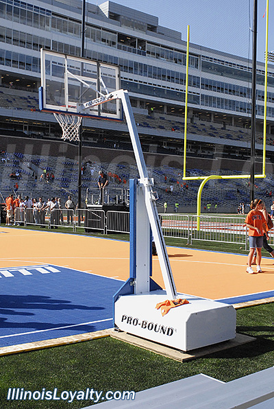 Illinois - The World's Biggest Basketball Practice