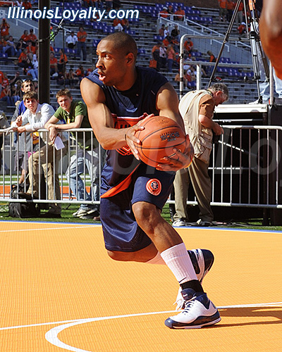 Illinois - The World's Biggest Basketball Practice