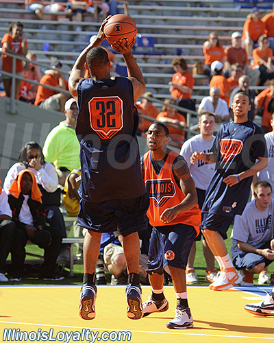 Illinois - The World's Biggest Basketball Practice