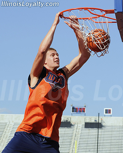 Illinois - The World's Biggest Basketball Practice