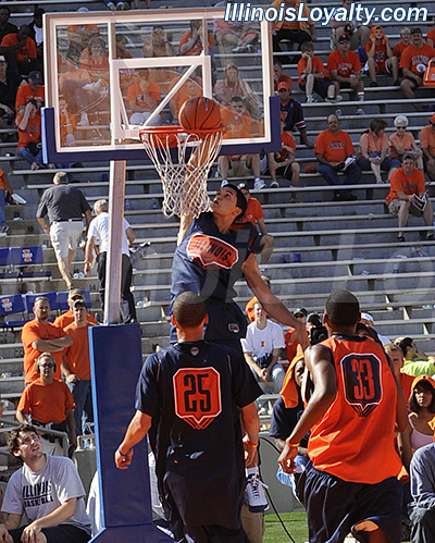 Illinois - The World's Biggest Basketball Practice
