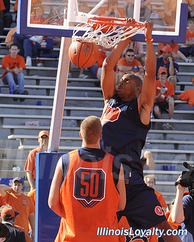 Illinois - The World's Biggest Basketball Practice