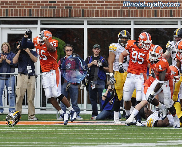 Illinois Fighting Illini football vs Iowa Hawkeyes