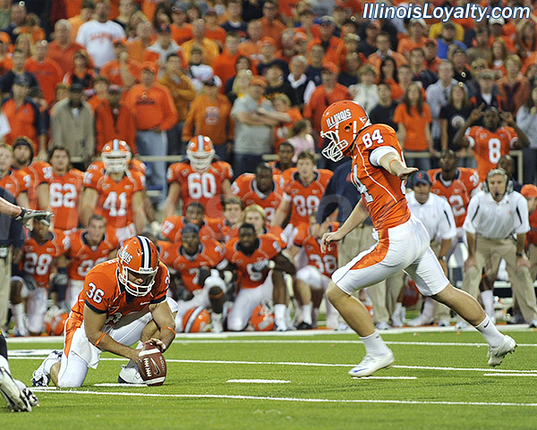 Illinois Fighting Illini football vs Iowa Hawkeyes