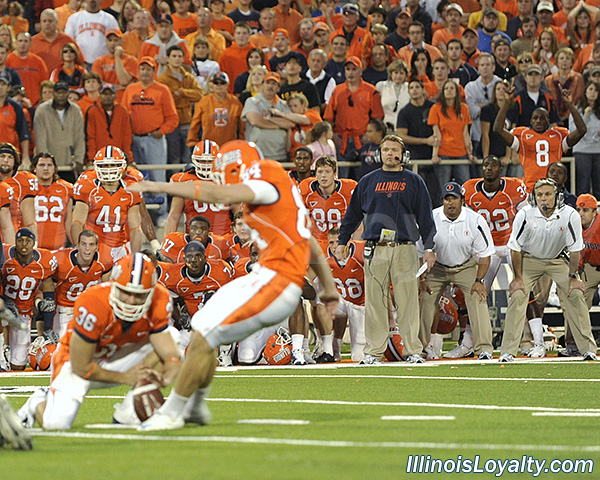 Illinois Fighting Illini football vs Iowa Hawkeyes