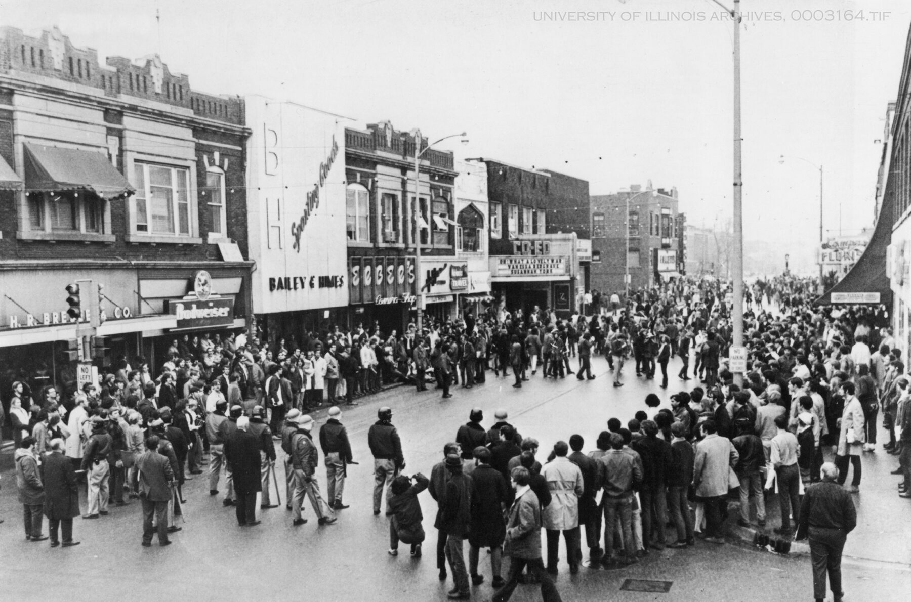 04_IST_UIUC_Archive_March_1970_disturbance_green_street_2200px-1800x1190.jpg