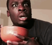 eating-big-eyes.gif