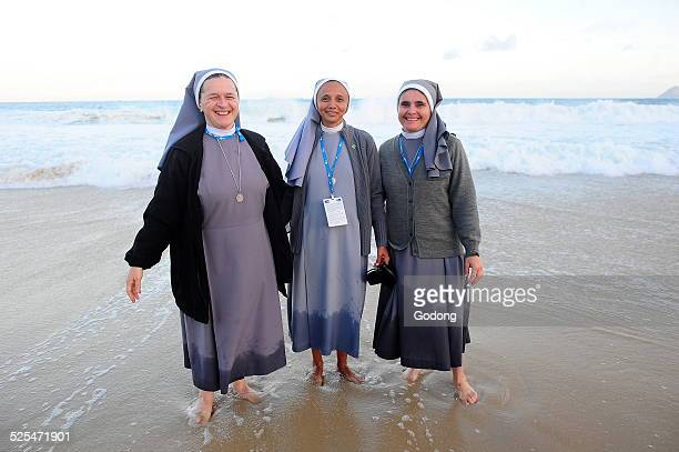 nuns04.jpg
